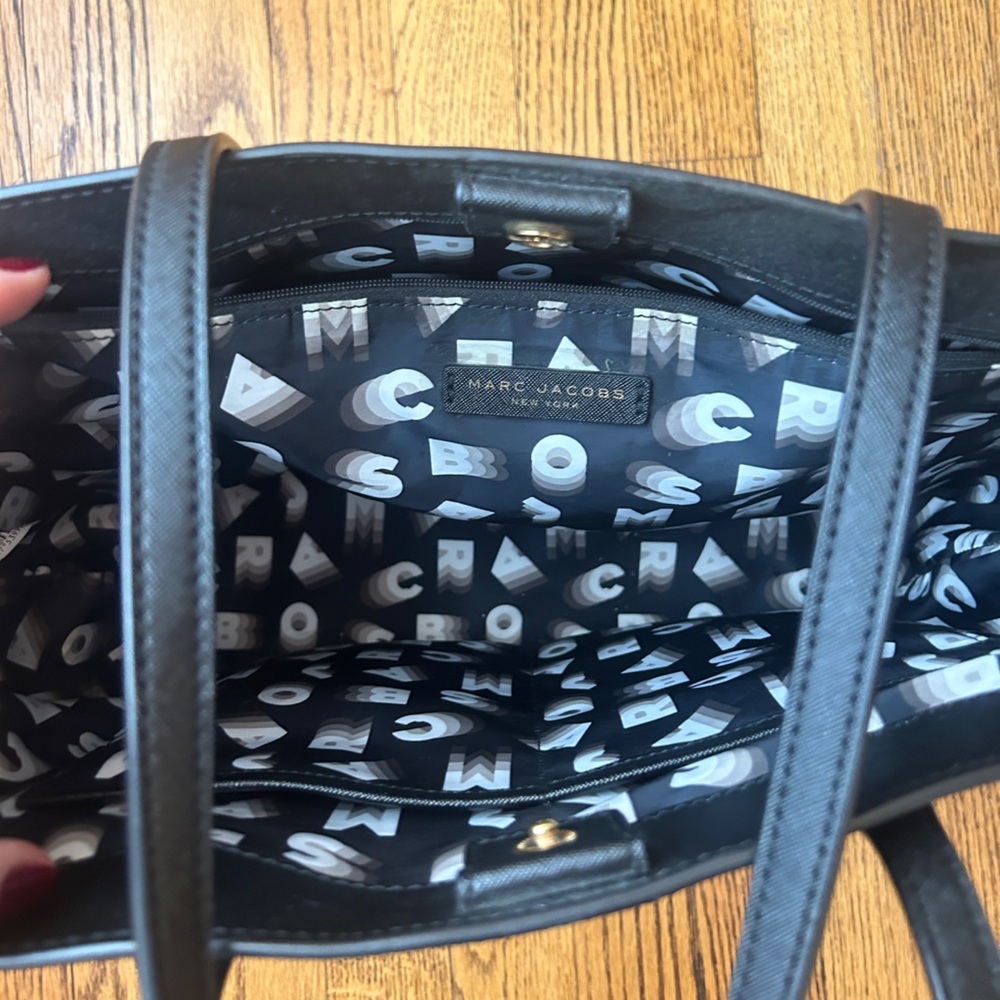 Marc Jacobs Logo Black Tote - Picture 2 of 3